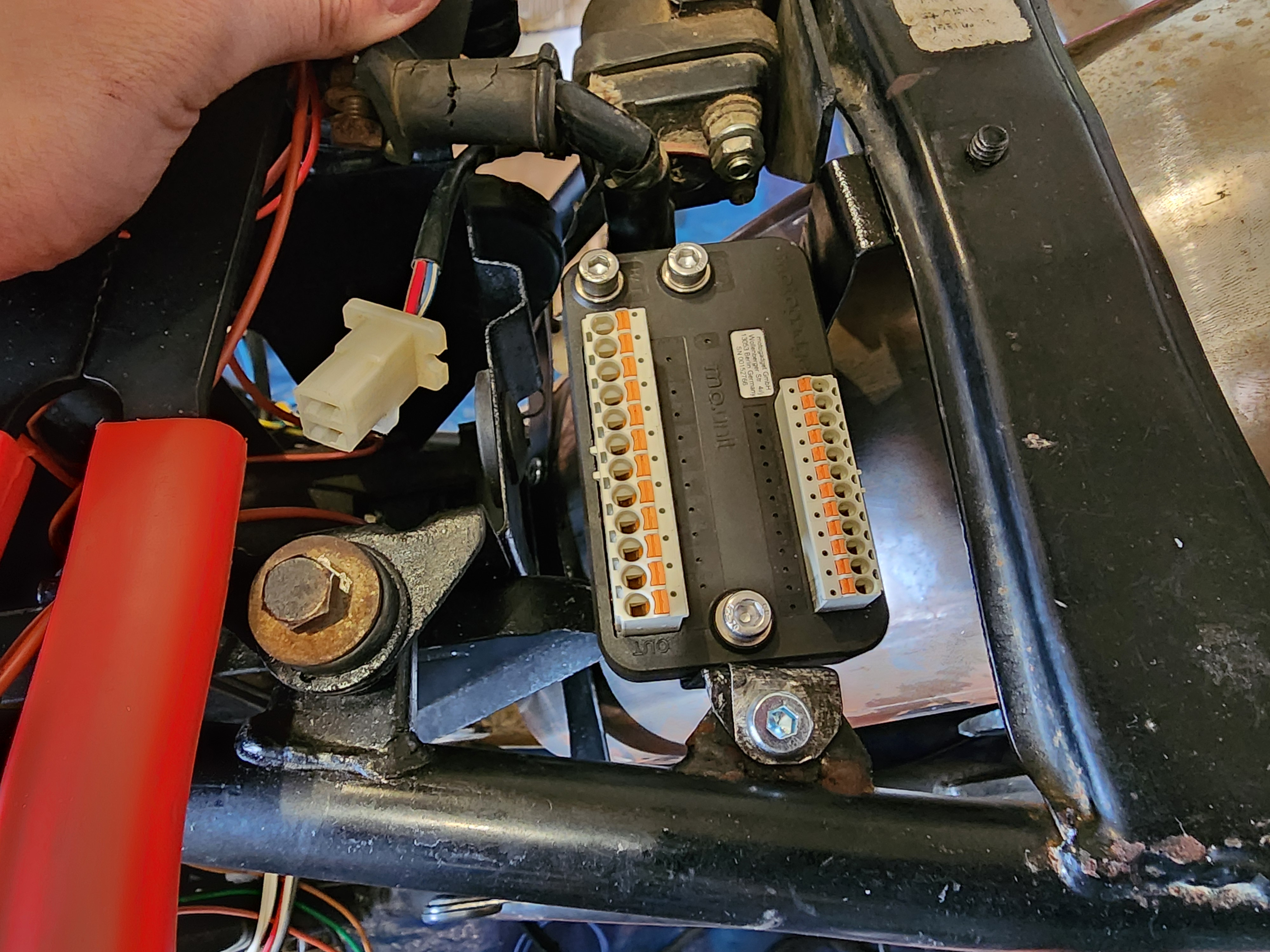 Mo.unit mounting