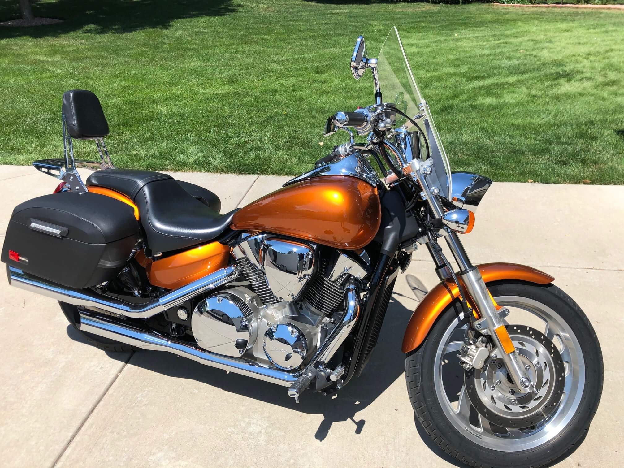 Example of Monarch Orange Metallic on a bike